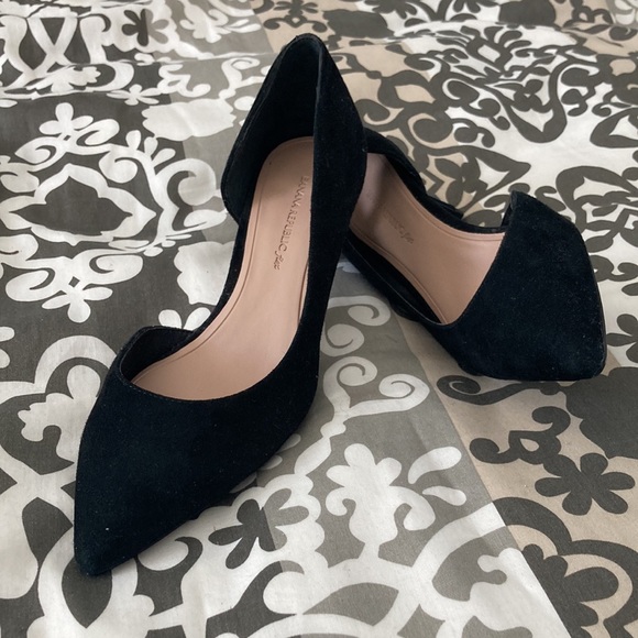 Banana Republic Suede Kitten Heels in black, Size 7 - Picture 4 of 4